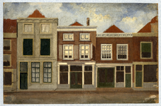 30247 Gezicht op de voorgevels van enige huizen aan de noordzijde van de Lange Viestraat te Utrecht.